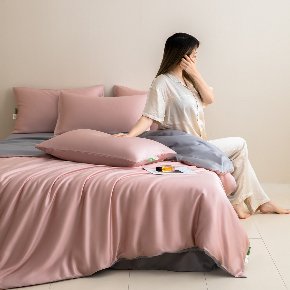91家纺网 家纺一手货源 找家纺 眠博士 2026新款60S天丝莱赛尔纯色四件套 60S天丝套件-藕粉+灰