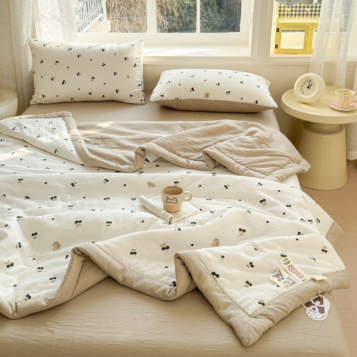 91家纺网 家纺一手货源 找家纺 贝扬思家纺 2026新款三层纱柔软亲肤夏被夏凉被空调被-柔纱 柔纱-樱桃物语