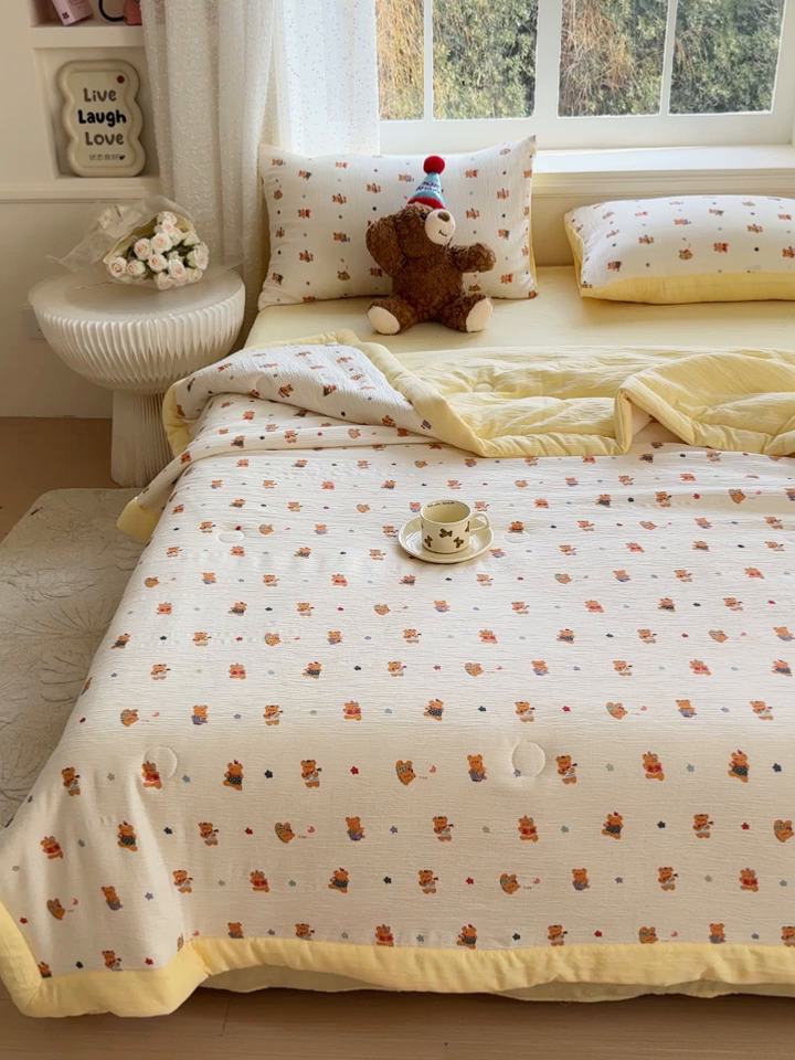 91家纺网 家纺一手货源 找家纺 贝扬思家纺 2026新款三层纱柔软亲肤夏被夏凉被空调被-柔纱 柔纱-红茶小熊