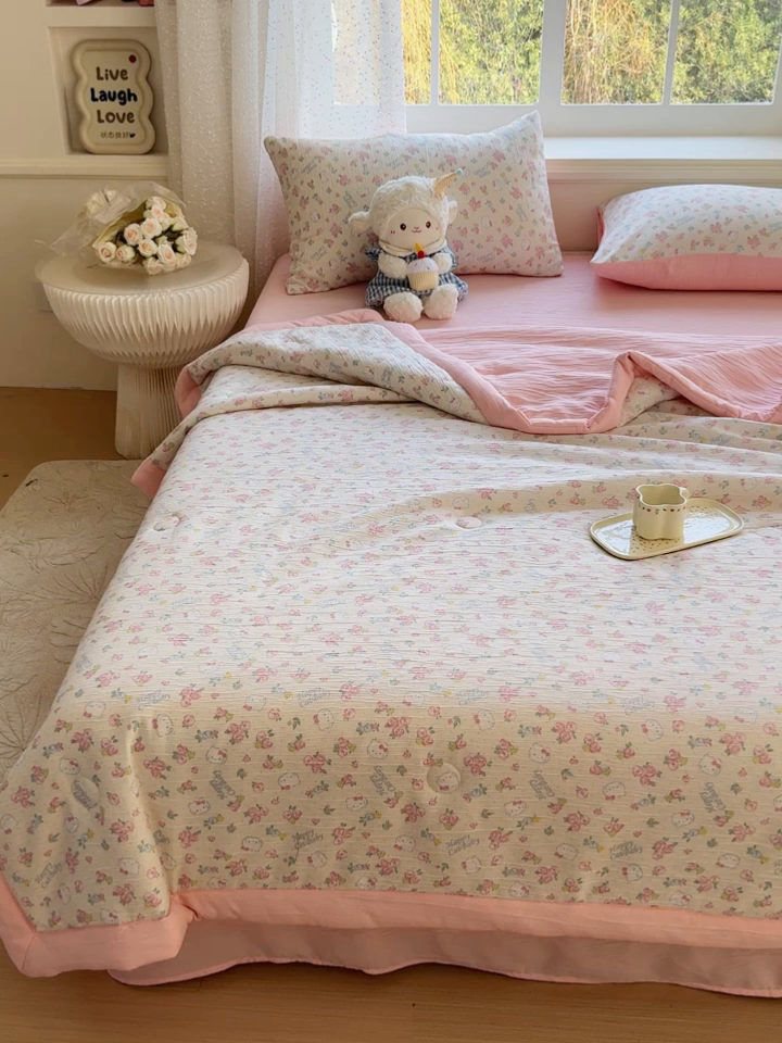 91家纺网 家纺一手货源 找家纺 贝扬思家纺 2026新款三层纱柔软亲肤夏被夏凉被空调被-柔纱 柔纱-花丛点点猫