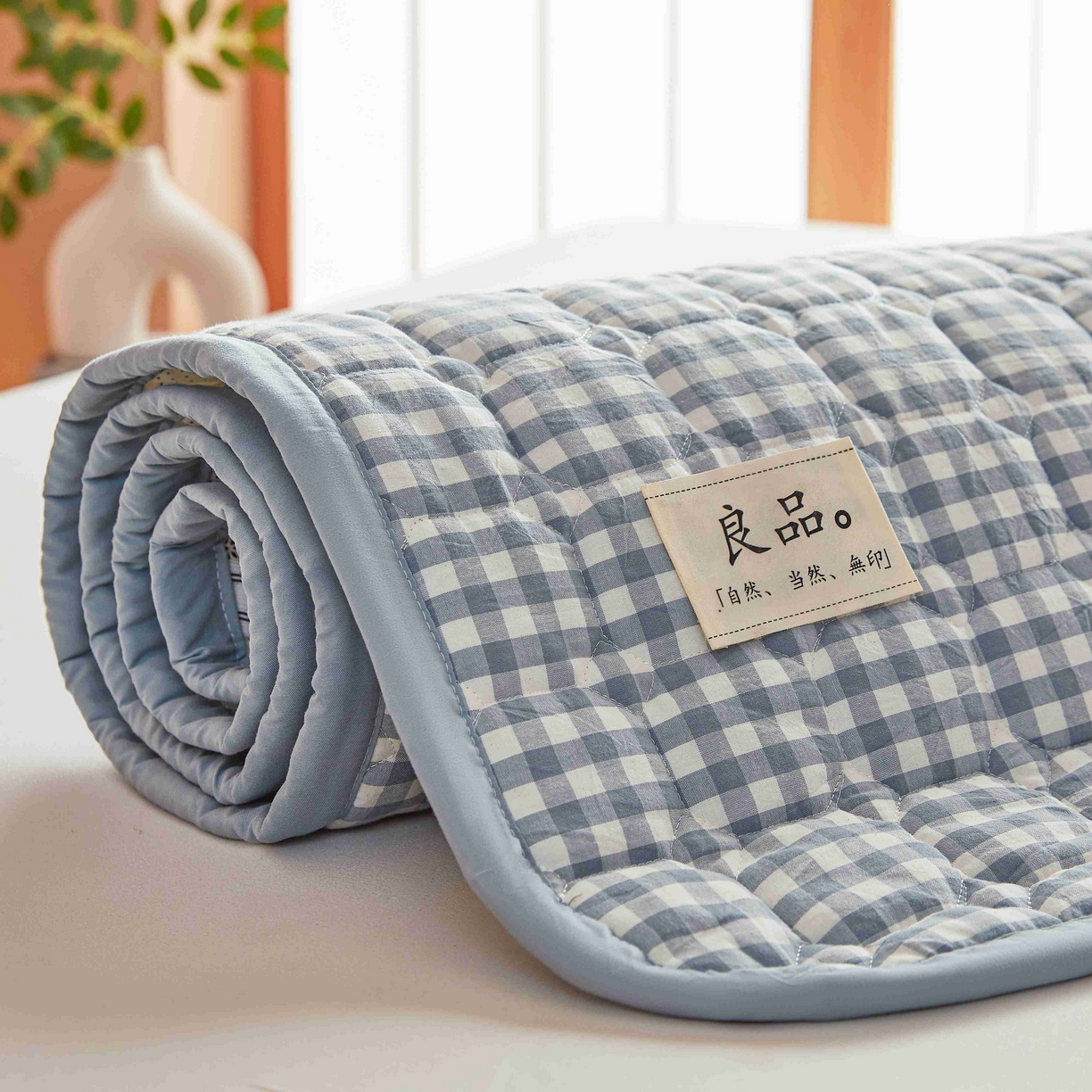 91家纺网 家纺一手货源 找家纺 曼陀罗 2026新款无印风新疆棉花床垫床护垫 蓝小格