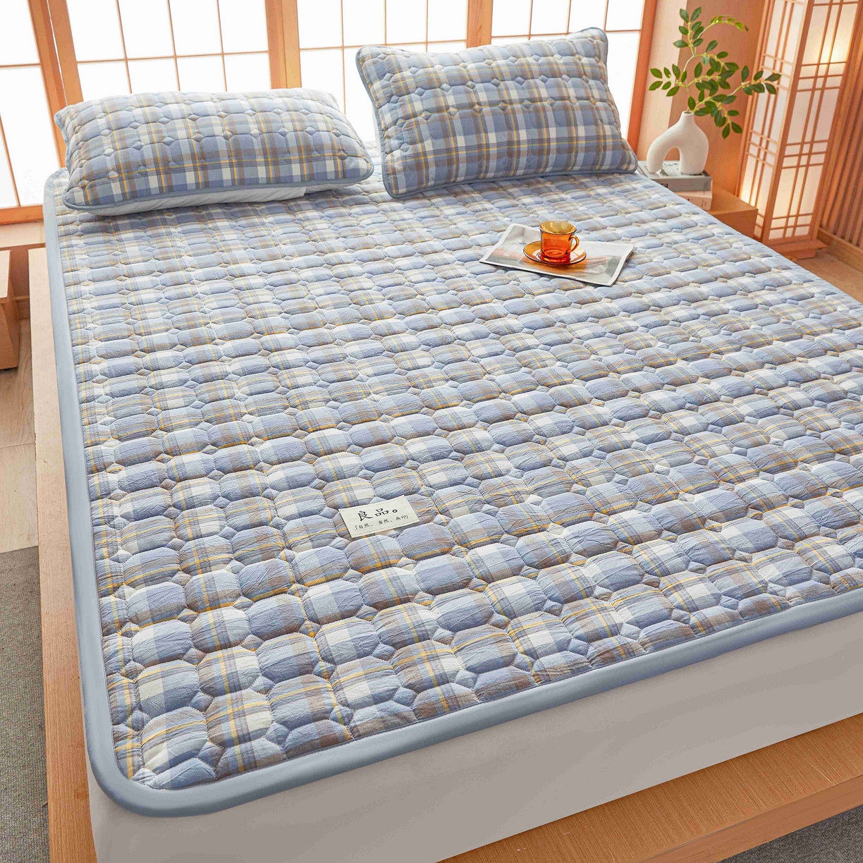 91家纺网 家纺一手货源 找家纺 曼陀罗 2026新款无印风新疆棉花床垫床护垫 冰川蓝格