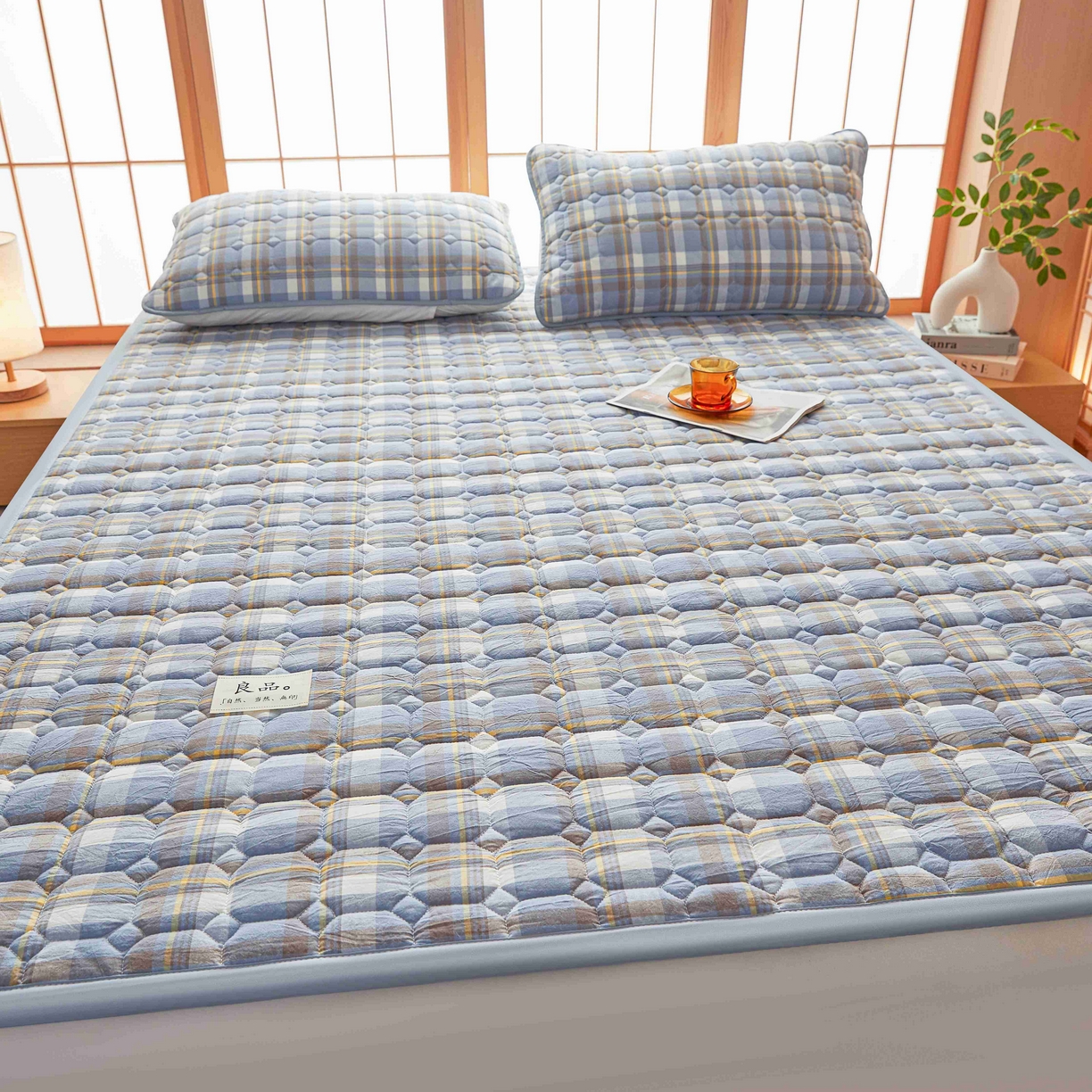 91家纺网 家纺一手货源 找家纺 曼陀罗 2026新款无印风新疆棉花床垫床护垫 冰川蓝格