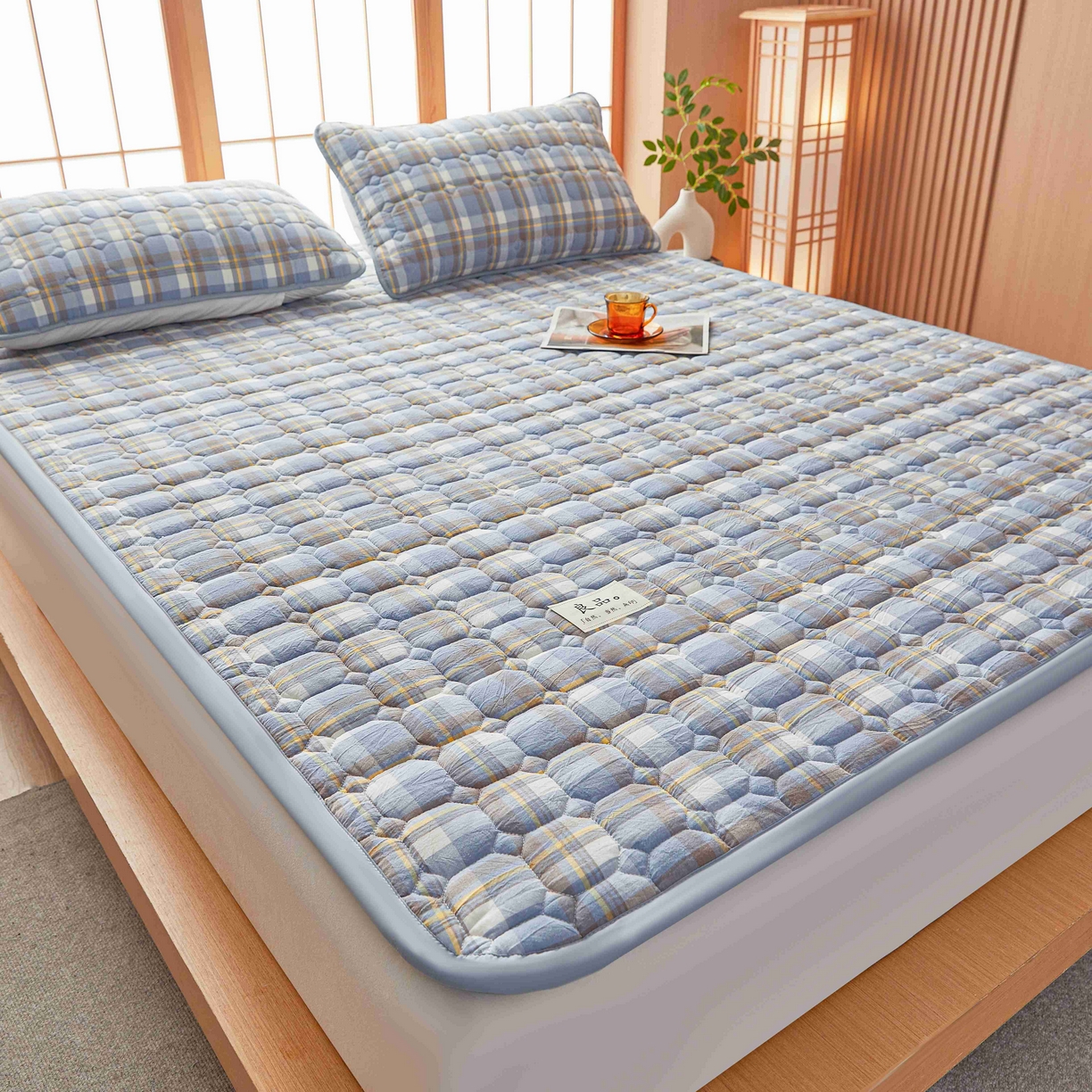 91家纺网 家纺一手货源 找家纺 曼陀罗 2026新款无印风新疆棉花床垫床护垫 冰川蓝格