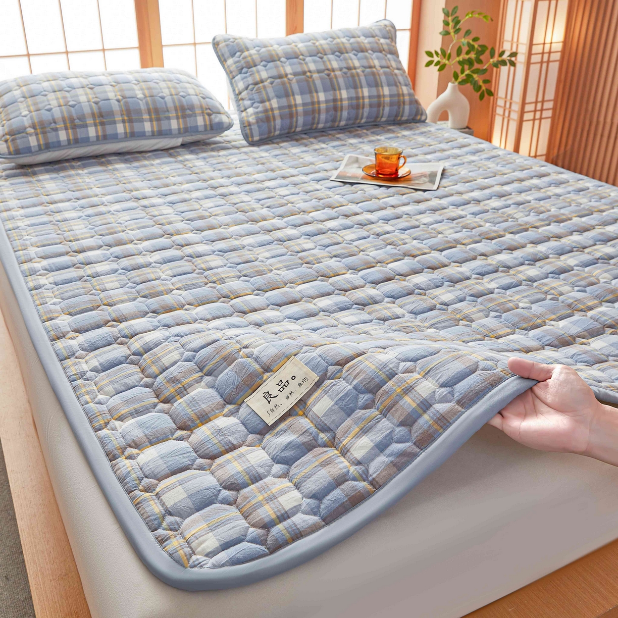 91家纺网 家纺一手货源 找家纺 曼陀罗 2026新款无印风新疆棉花床垫床护垫 冰川蓝格