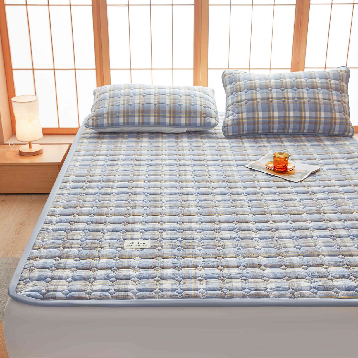 91家纺网 家纺一手货源 找家纺 曼陀罗 2026新款无印风新疆棉花床垫床护垫 冰川蓝格