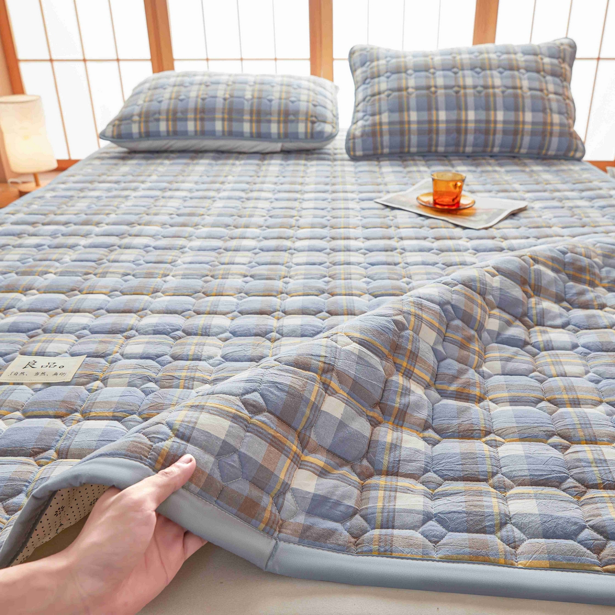 91家纺网 家纺一手货源 找家纺 曼陀罗 2026新款无印风新疆棉花床垫床护垫 冰川蓝格