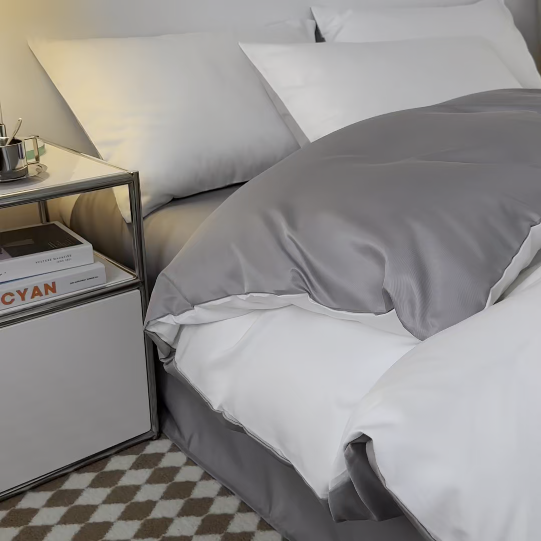 91家纺网 家纺一手货源 找家纺 缦绣阁家纺  2026新款夏季轻奢水洗冰丝四件套真丝简约纯色被罩被套学生宿舍三件套-洛可可系列 洛可可-白+浅灰