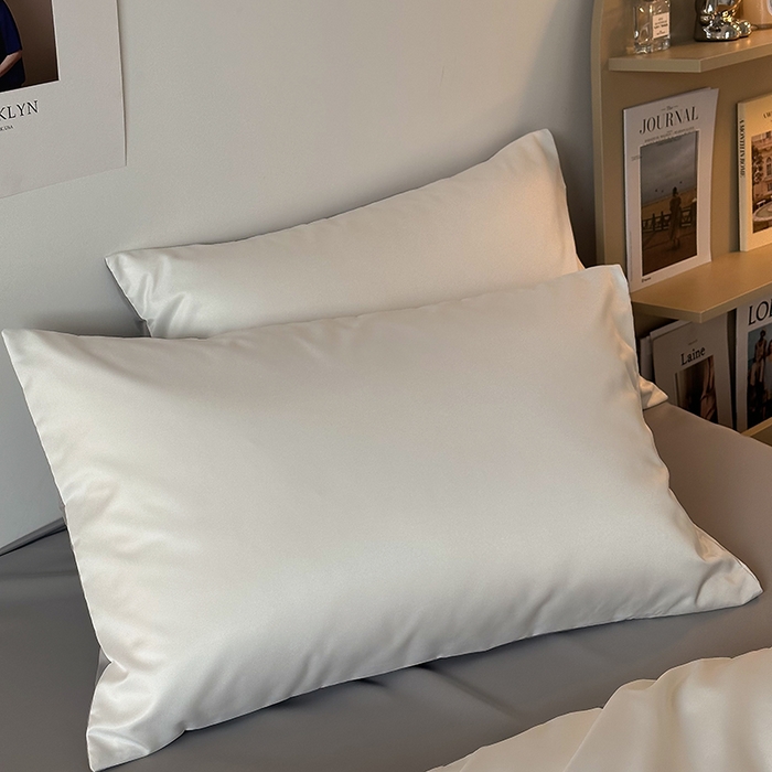 91家纺网 家纺一手货源 找家纺 缦绣阁家纺  2026新款夏季轻奢水洗冰丝四件套真丝简约纯色被罩被套学生宿舍三件套-洛可可系列 洛可可-白+银灰