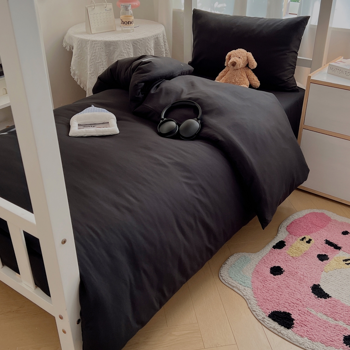 91家纺网 家纺一手货源 找家纺 缦绣阁家纺 2026新款亲肤水洗棉纯色四件套床单被罩被套单件学生宿舍上下铺单人三件套 纯色酷黑