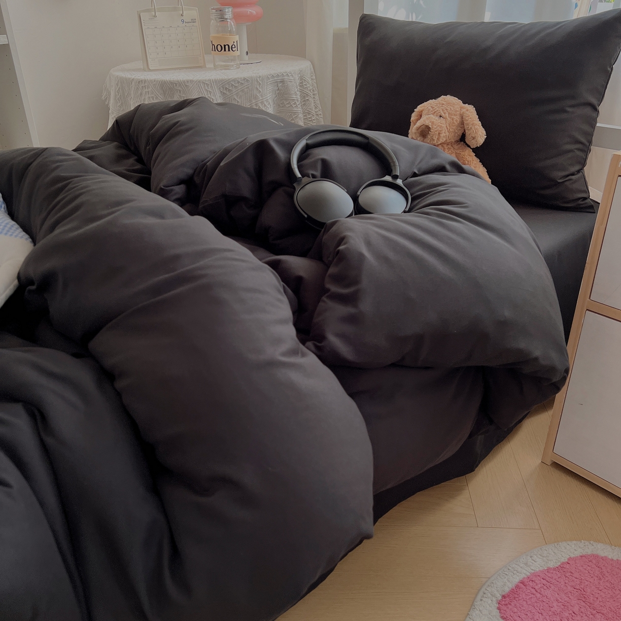 91家纺网 家纺一手货源 找家纺 缦绣阁家纺 2026新款亲肤水洗棉纯色四件套床单被罩被套单件学生宿舍上下铺单人三件套 纯色酷黑