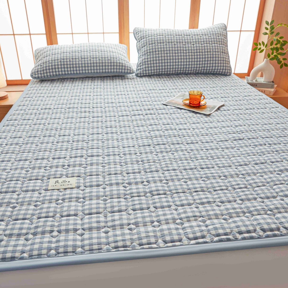 91家纺网 家纺一手货源 找家纺 曼陀罗 2026新款无印风新疆棉花床垫床护垫 蓝小格