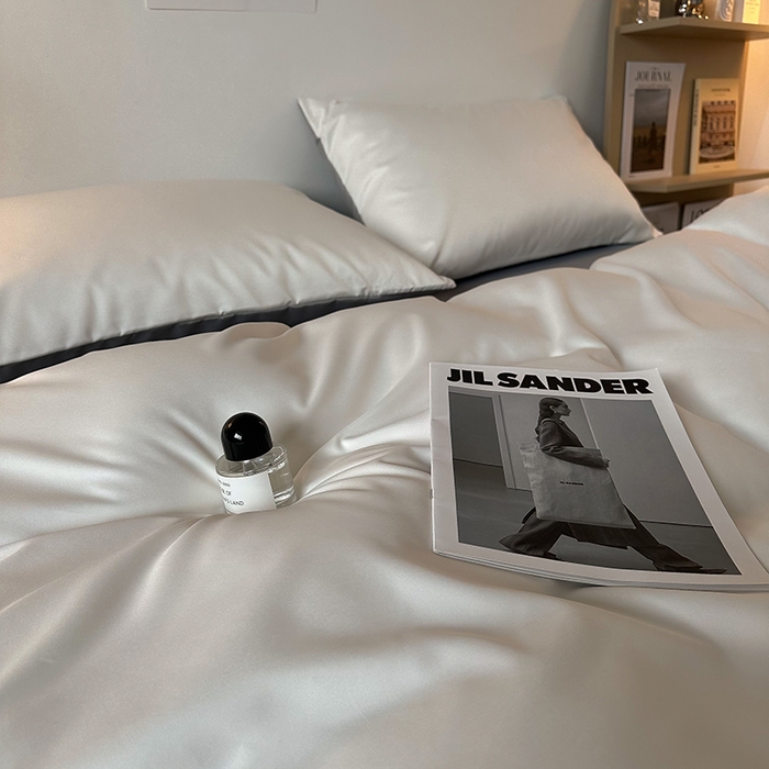 91家纺网 家纺一手货源 找家纺 缦绣阁家纺  2026新款夏季轻奢水洗冰丝四件套真丝简约纯色被罩被套学生宿舍三件套-洛可可系列 洛可可-白+银灰