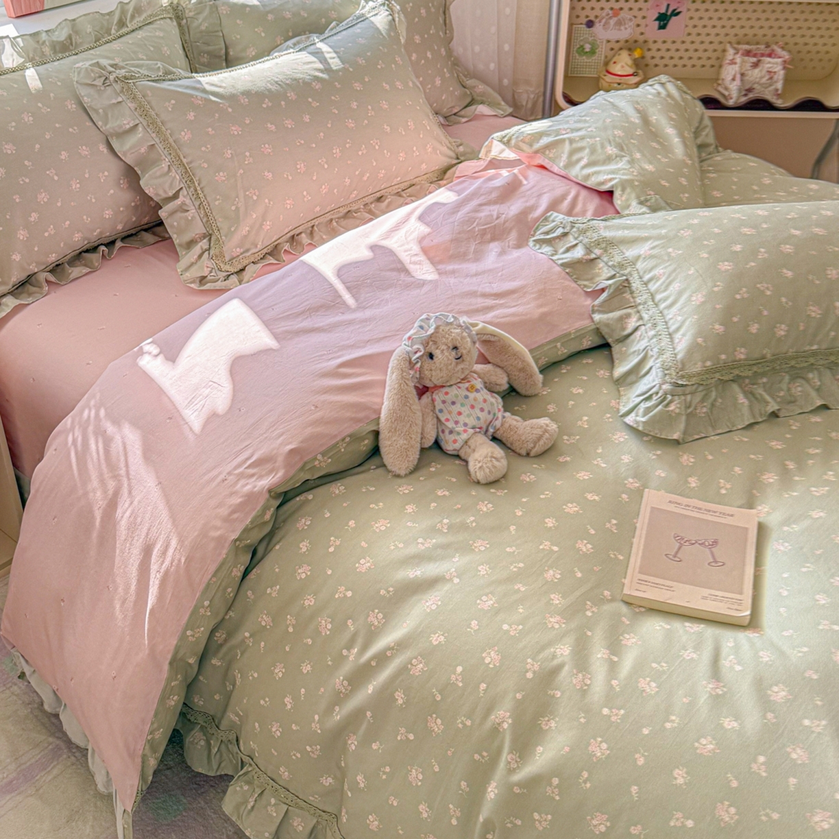 91家纺网 家纺一手货源 找家纺 眠屿家纺 2026新款40支全棉纯棉小清新法式花边款四件套 花颜悦色