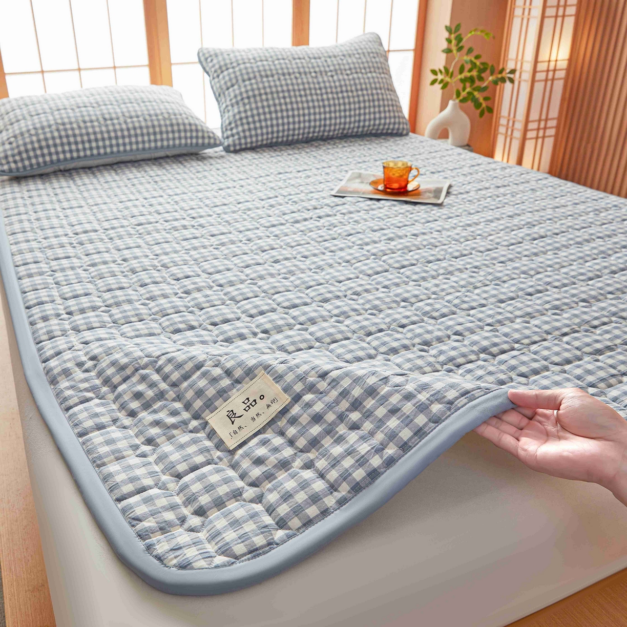 91家纺网 家纺一手货源 找家纺 曼陀罗 2026新款无印风新疆棉花床垫床护垫 蓝小格