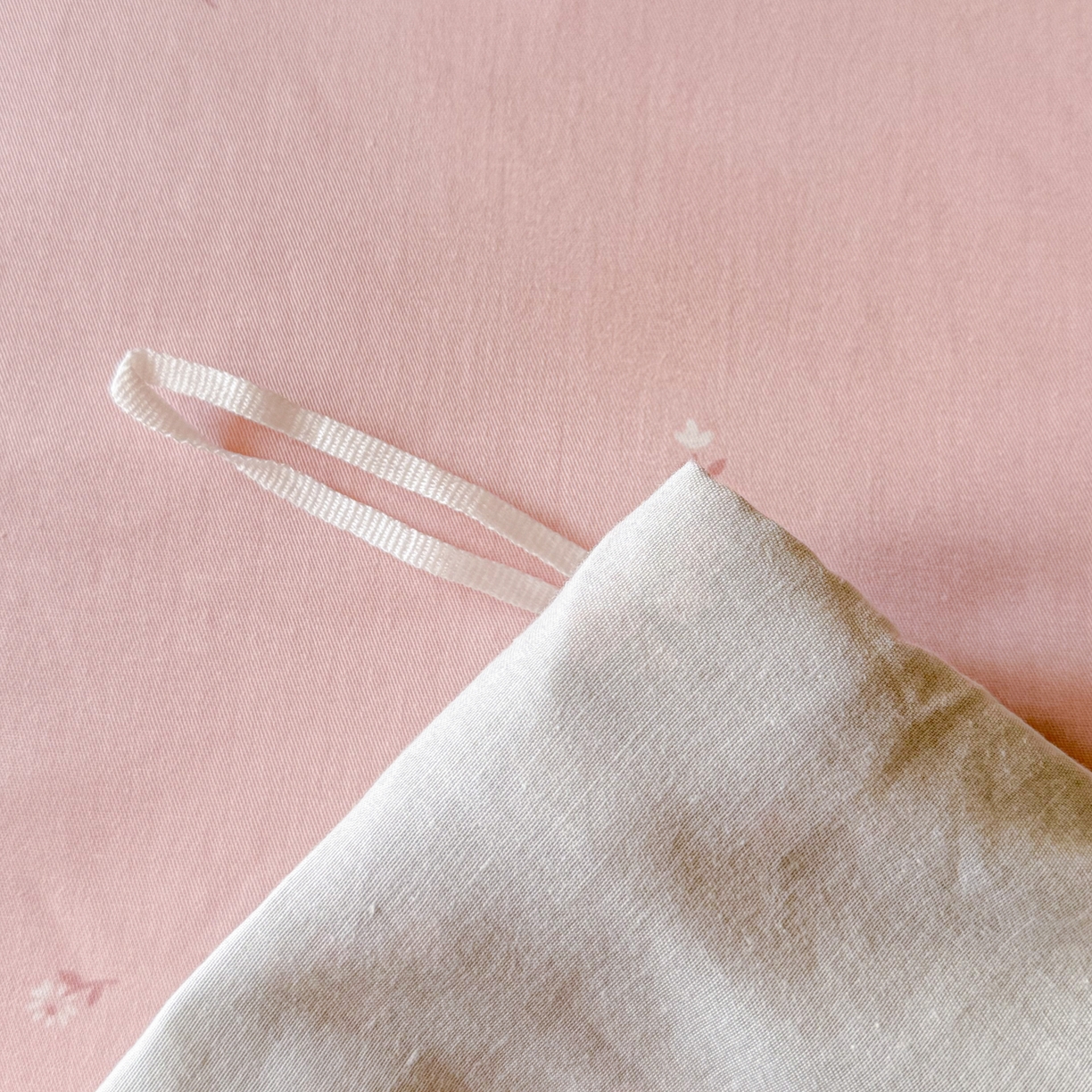 91家纺网 家纺一手货源 找家纺 眠屿家纺 2026新款40支全棉纯棉小清新法式花边款四件套 花颜悦色