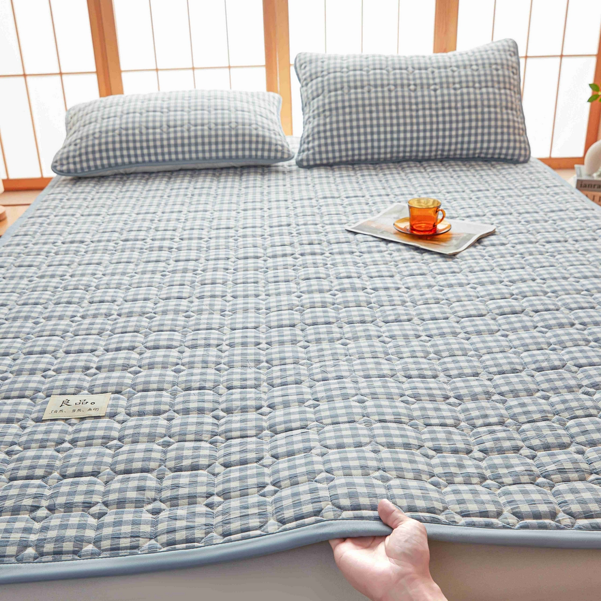 91家纺网 家纺一手货源 找家纺 曼陀罗 2026新款无印风新疆棉花床垫床护垫 蓝小格