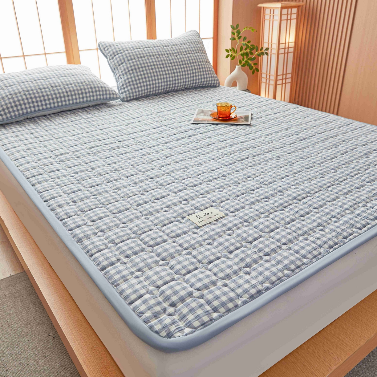 91家纺网 家纺一手货源 找家纺 曼陀罗 2026新款无印风新疆棉花床垫床护垫 蓝小格