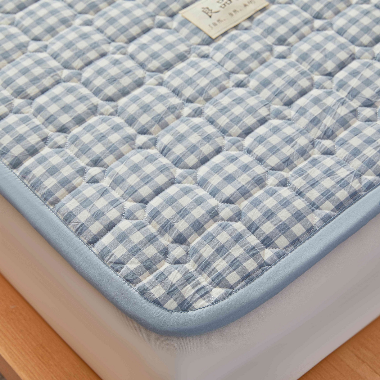 91家纺网 家纺一手货源 找家纺 曼陀罗 2026新款无印风新疆棉花床垫床护垫 蓝小格