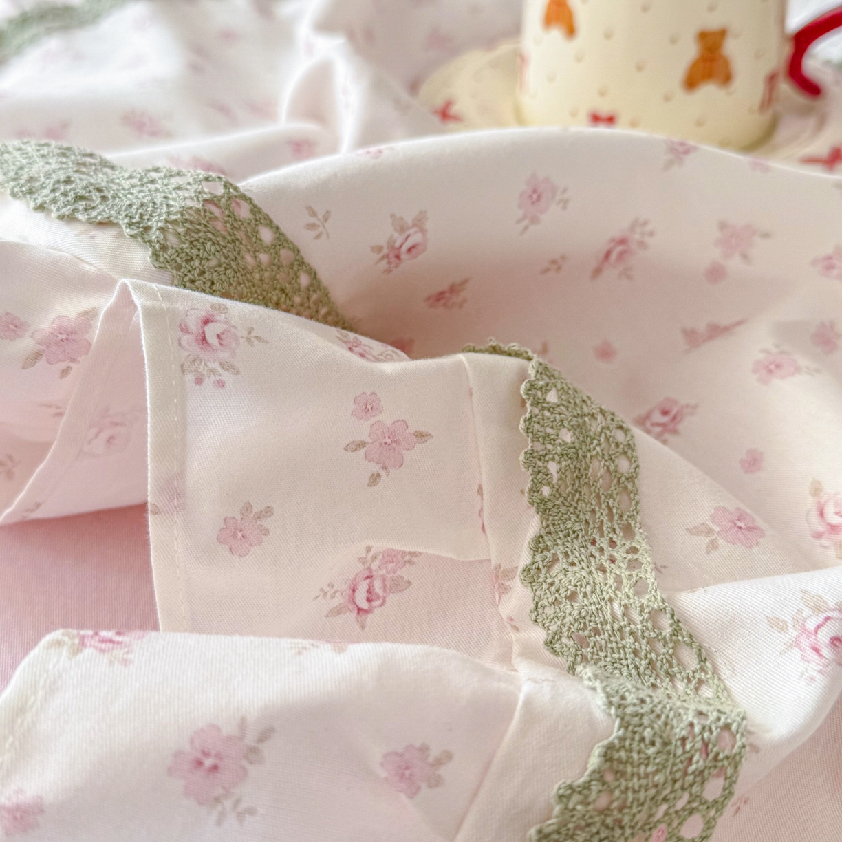 91家纺网 家纺一手货源 找家纺 眠屿家纺 2026新款40支全棉纯棉小清新法式花边款四件套 温婉花语