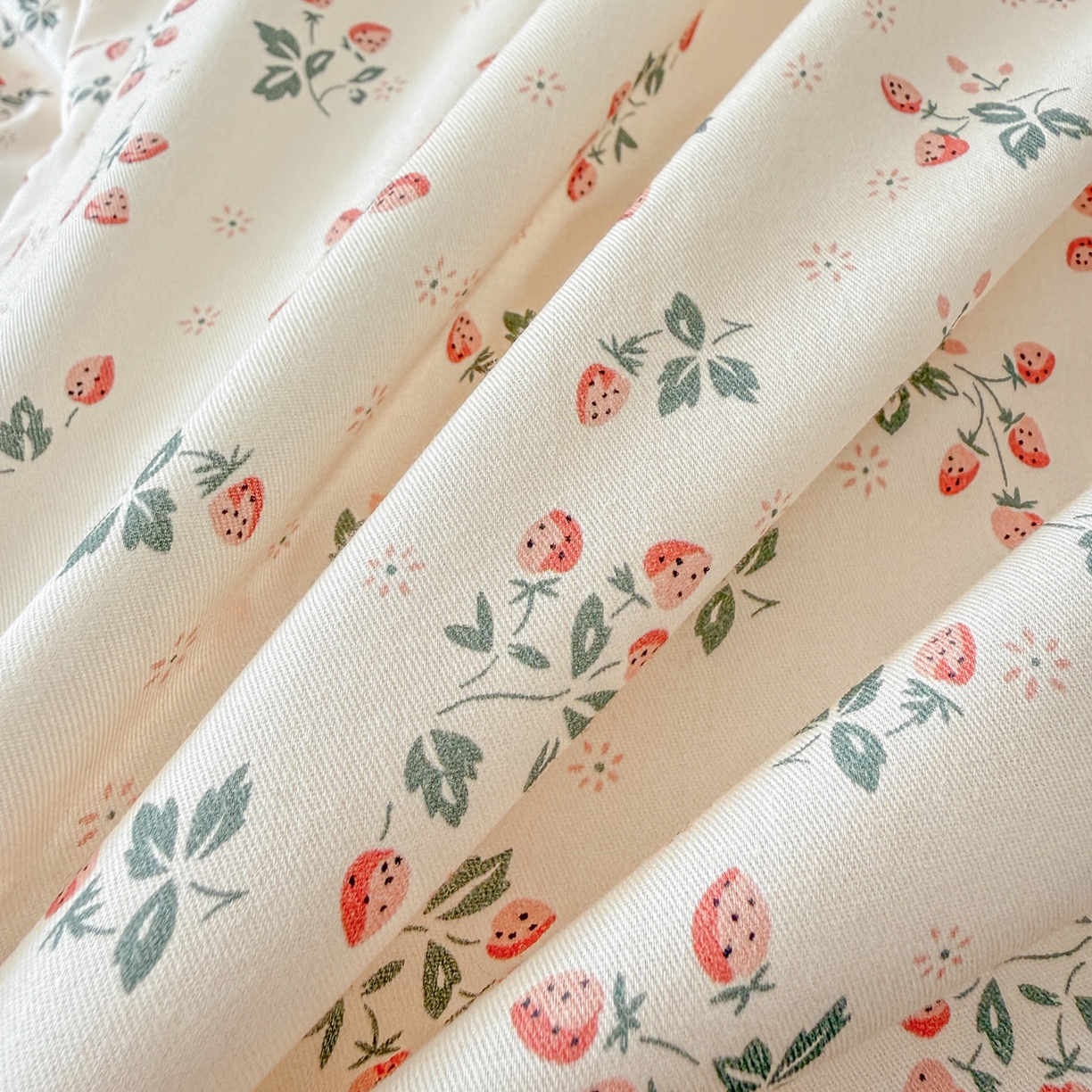 91家纺网 家纺一手货源 找家纺 眠屿家纺 2026新款40支全棉纯棉小清新法式花边款四件套 花资溢彩