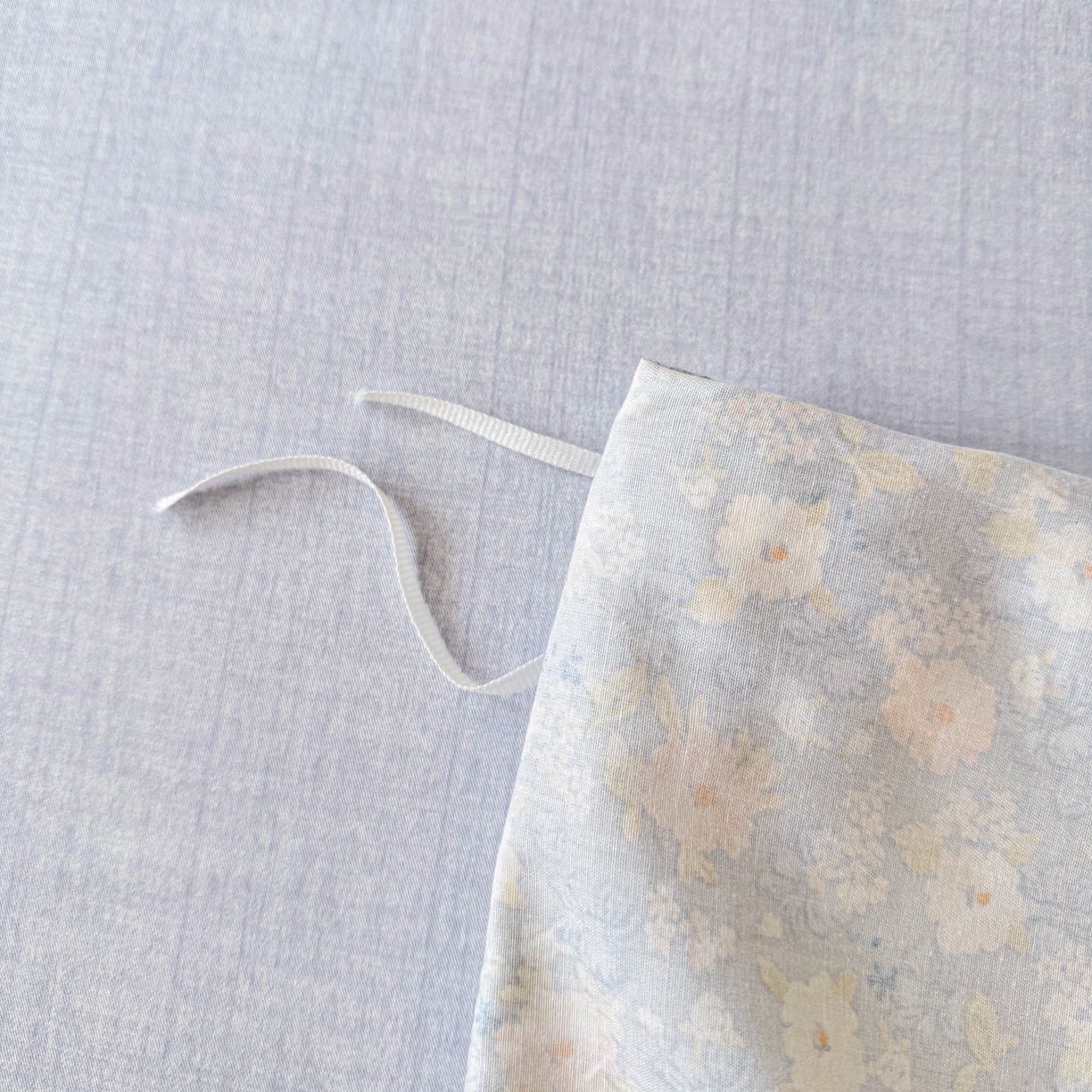 91家纺网 家纺一手货源 找家纺 眠屿家纺 2026新款40支全棉纯棉小清新法式花边款四件套 卡罗时光