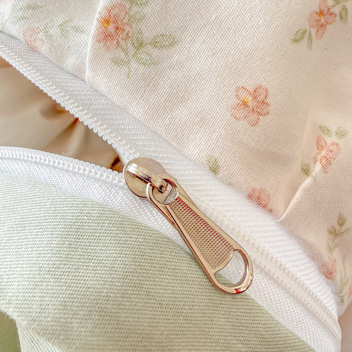 91家纺网 家纺一手货源 找家纺 眠屿家纺 2026新款40支全棉纯棉小清新法式花边款四件套 柔色花笺