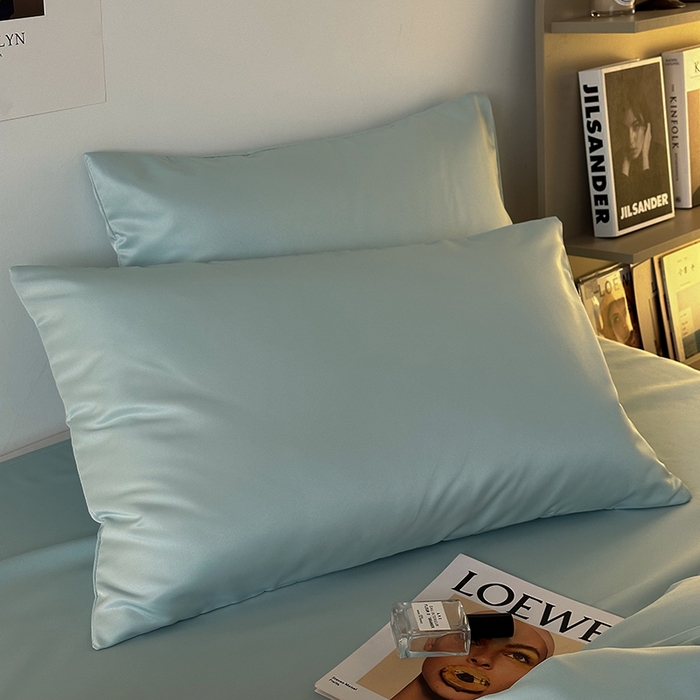 91家纺网 家纺一手货源 找家纺 缦绣阁家纺  2026新款夏季轻奢水洗冰丝四件套真丝简约纯色被罩被套学生宿舍三件套-洛可可系列 洛可可-碧湖兰