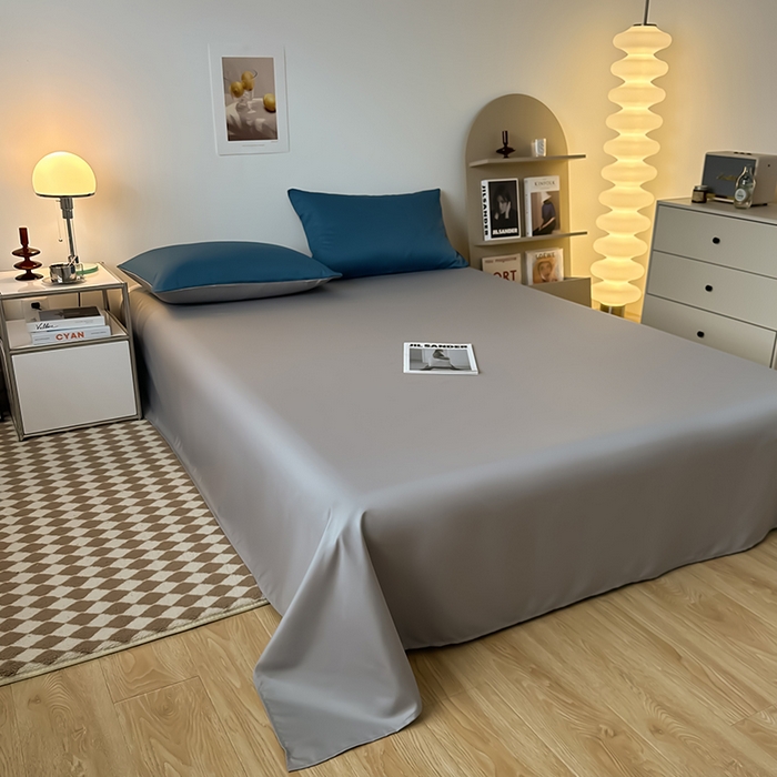 91家纺网 家纺一手货源 找家纺 缦绣阁家纺  2026新款夏季轻奢水洗冰丝四件套真丝简约纯色被罩被套学生宿舍三件套-洛可可系列 洛可可-宾利蓝+灰