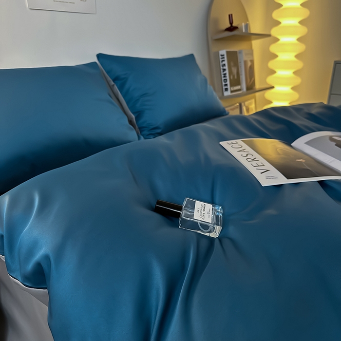 91家纺网 家纺一手货源 找家纺 缦绣阁家纺  2026新款夏季轻奢水洗冰丝四件套真丝简约纯色被罩被套学生宿舍三件套-洛可可系列 洛可可-宾利蓝+灰