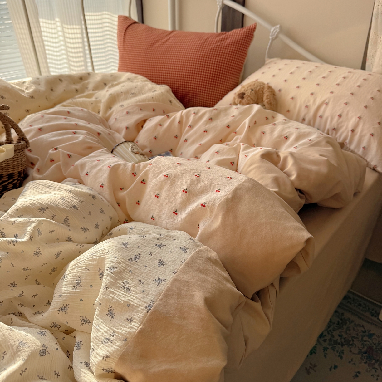 91家纺网 家纺一手货源 找家纺 （总）轻奢坊 2026春夏新款皱皱纱双层纱拼接复古四件套-集梦