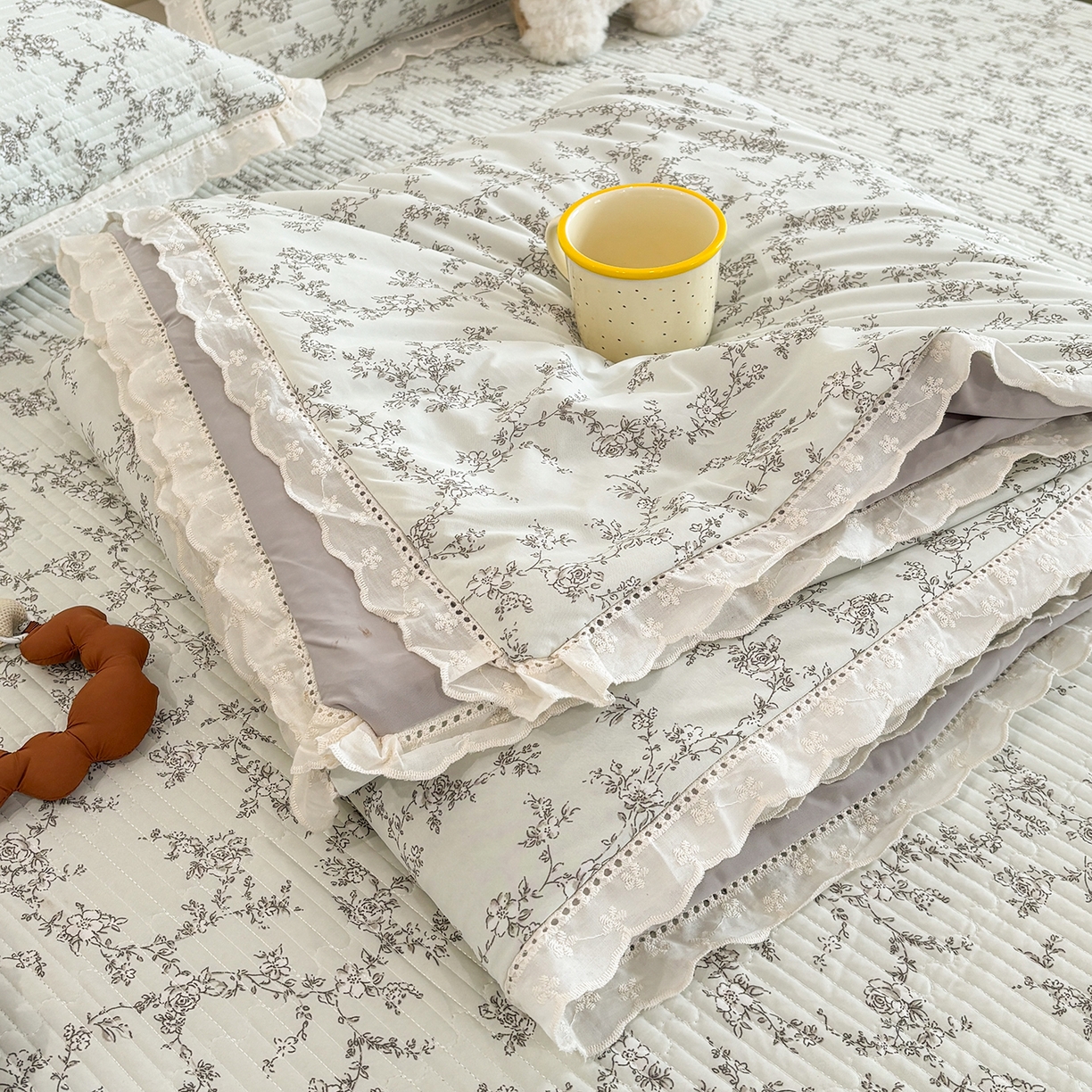 91家纺网 家纺一手货源 找家纺 （总）优悦生活馆 2026新款花边款锦氨凉感丝夏被