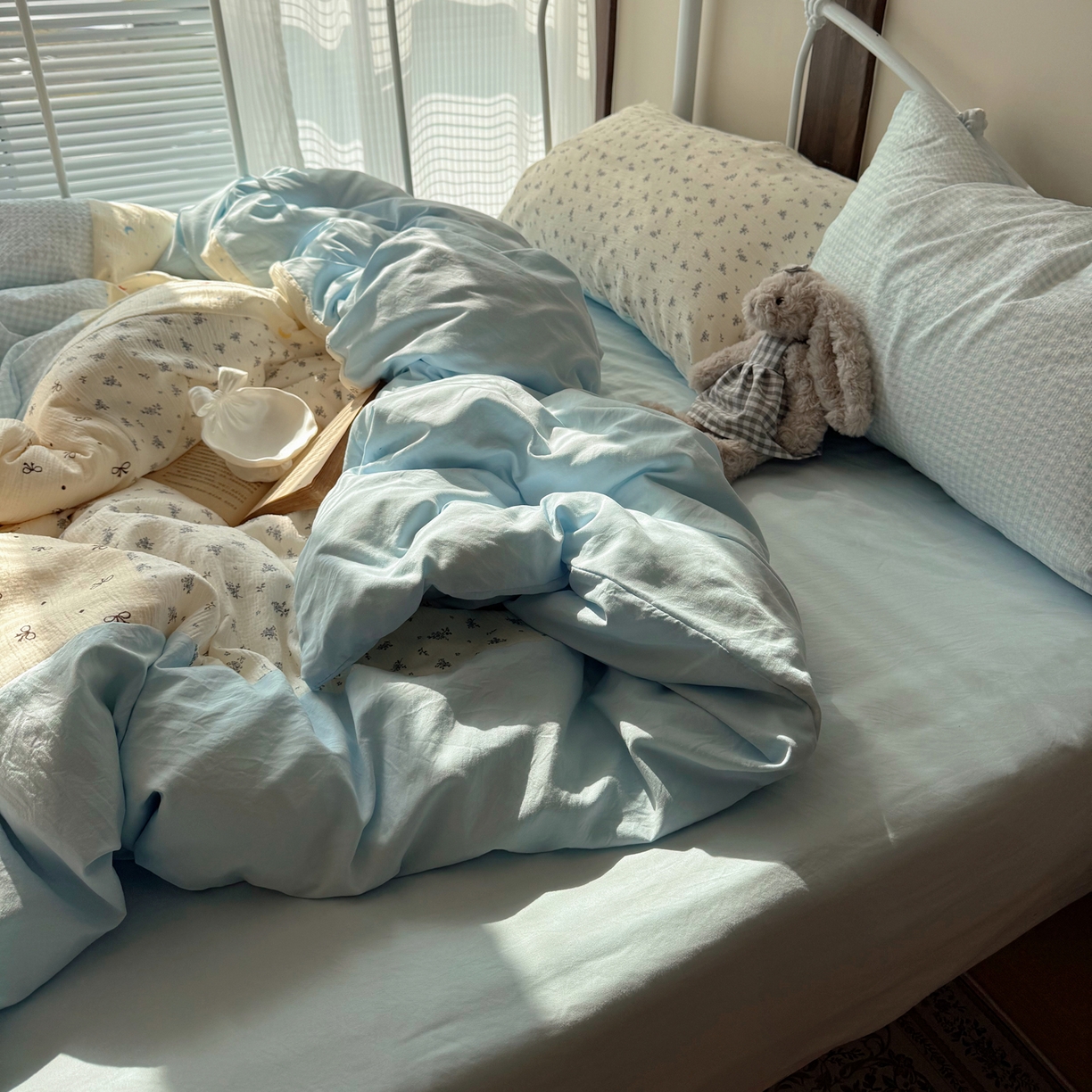 91家纺网 家纺一手货源 找家纺 轻奢坊 2026春夏新款皱皱纱双层纱拼接复古四件套-集梦 集梦奶蓝