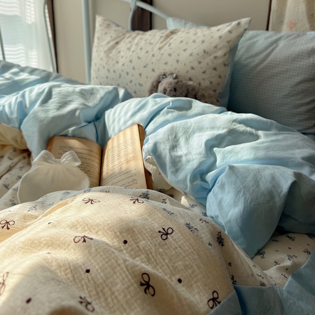 91家纺网 家纺一手货源 找家纺 轻奢坊 2026春夏新款皱皱纱双层纱拼接复古四件套-集梦 集梦奶蓝