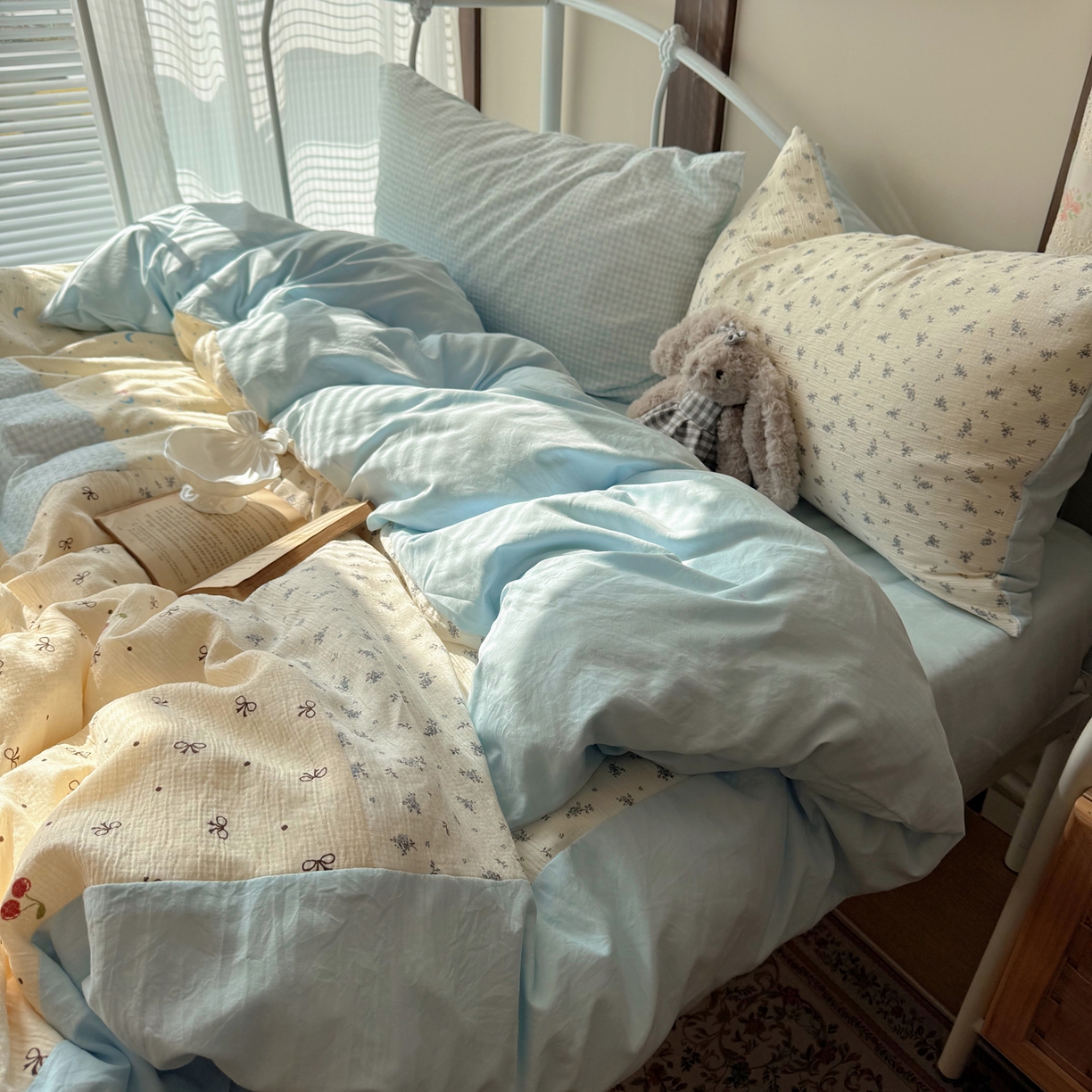 91家纺网 家纺一手货源 找家纺 轻奢坊 2026春夏新款皱皱纱双层纱拼接复古四件套-集梦 集梦奶蓝