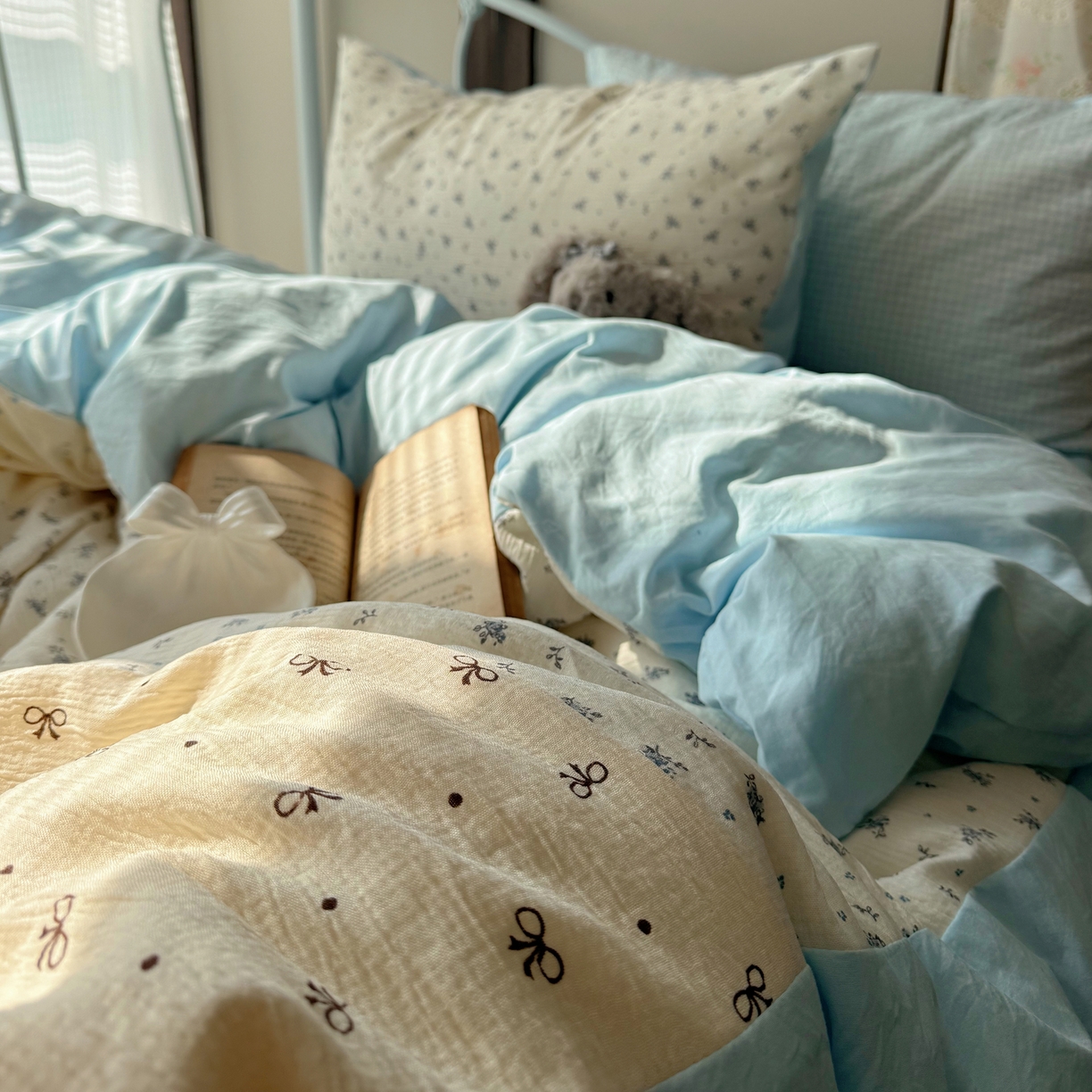 91家纺网 家纺一手货源 找家纺 轻奢坊 2026春夏新款皱皱纱双层纱拼接复古四件套-集梦 集梦奶蓝