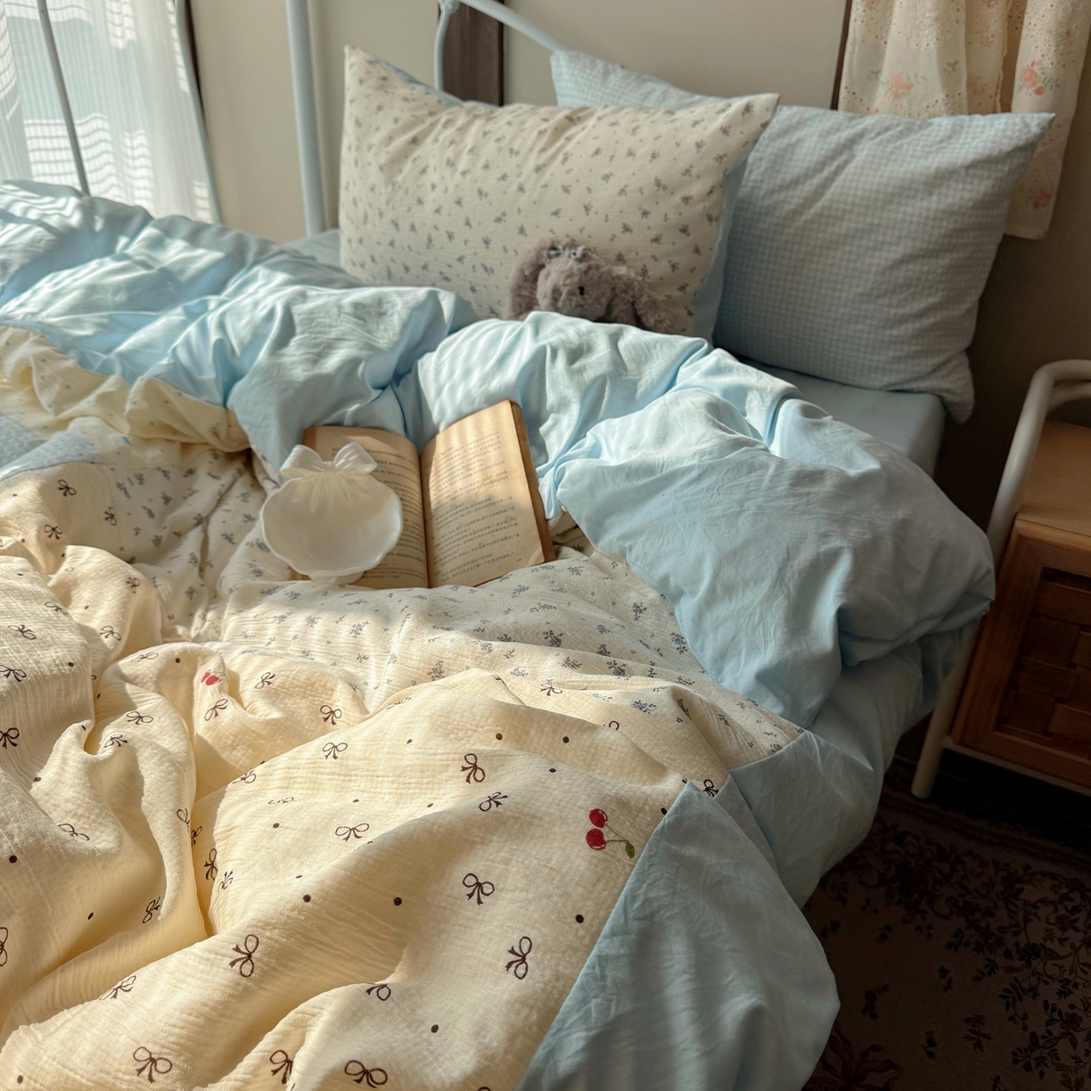 91家纺网 家纺一手货源 找家纺 轻奢坊 2026春夏新款皱皱纱双层纱拼接复古四件套-集梦 集梦奶蓝