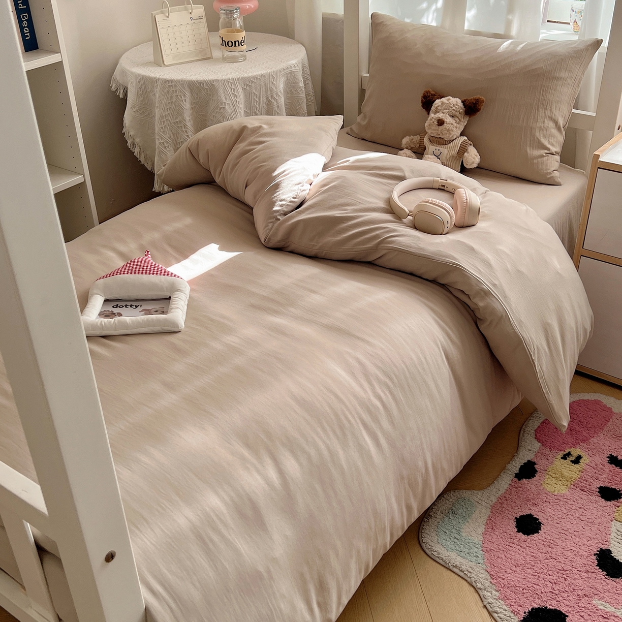 91家纺网 家纺一手货源 找家纺 缦绣阁家纺 2026新款亲肤水洗棉纯色四件套床单被罩被套单件学生宿舍上下铺单人三件套 纯色浅咖