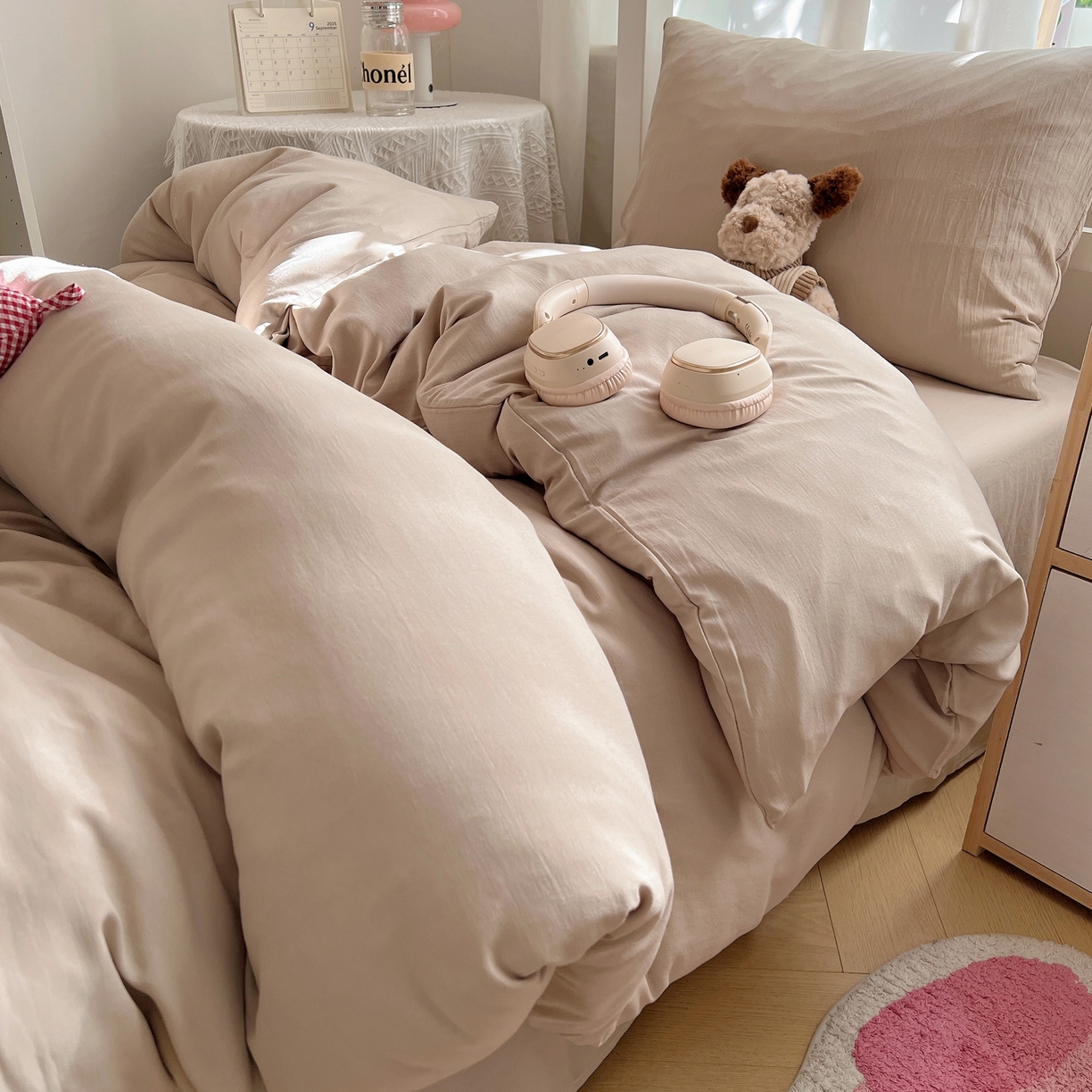 91家纺网 家纺一手货源 找家纺 缦绣阁家纺 2026新款亲肤水洗棉纯色四件套床单被罩被套单件学生宿舍上下铺单人三件套 纯色浅咖