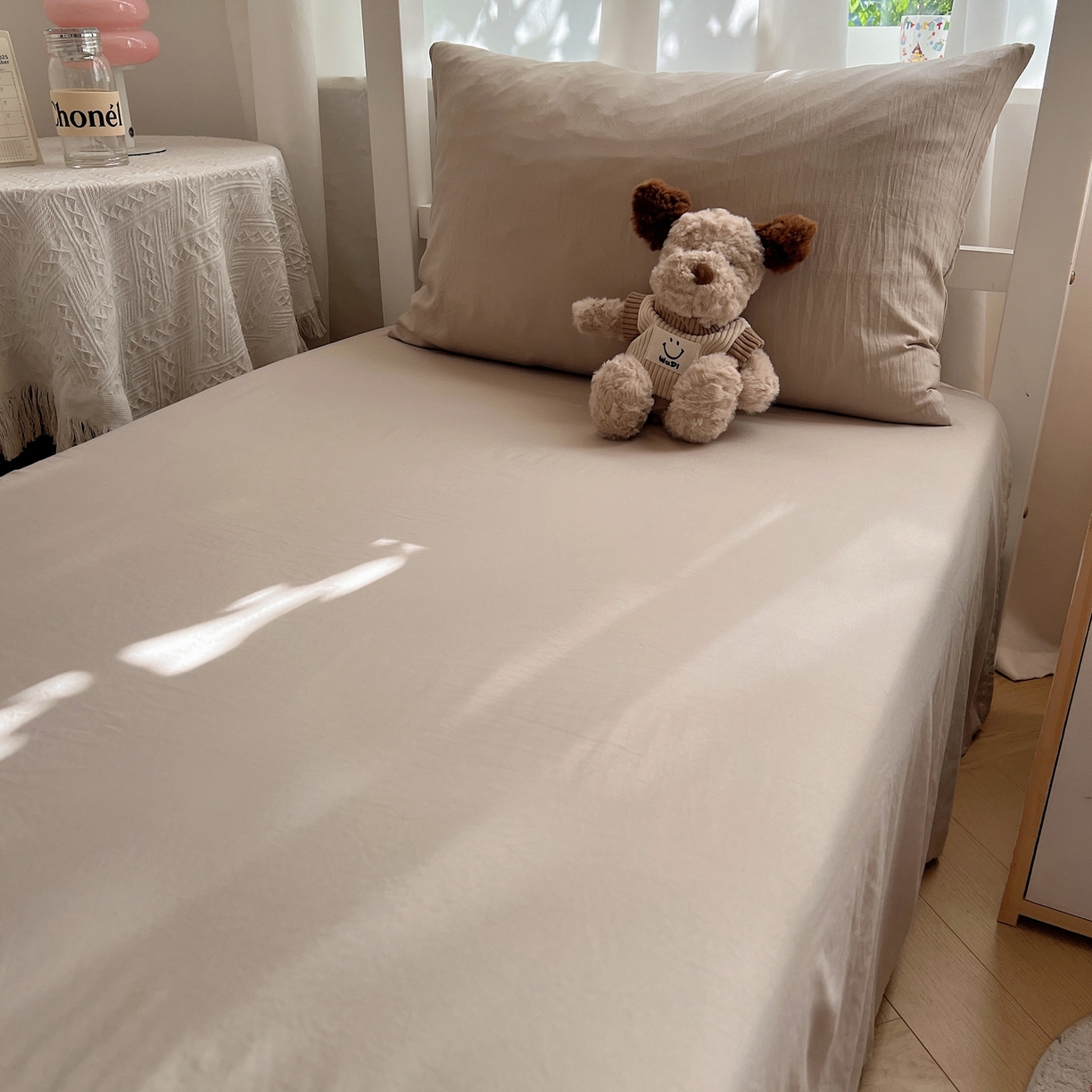 91家纺网 家纺一手货源 找家纺 缦绣阁家纺 2026新款亲肤水洗棉纯色四件套床单被罩被套单件学生宿舍上下铺单人三件套 纯色浅咖