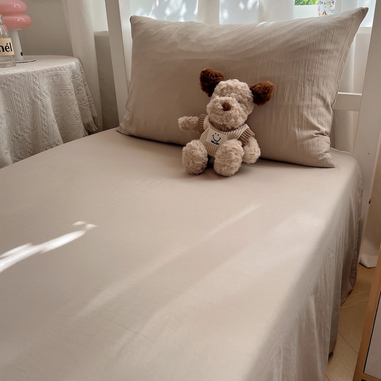 91家纺网 家纺一手货源 找家纺 缦绣阁家纺 2026新款亲肤水洗棉纯色四件套床单被罩被套单件学生宿舍上下铺单人三件套 纯色浅咖