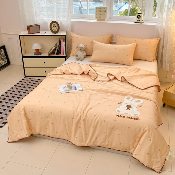 91家纺网 家纺一手货源 找家纺 一加一 2026新款全棉双层纱卡通毛巾绣大豆夏被夏凉被空调被-卡通生活 抱熊小兔