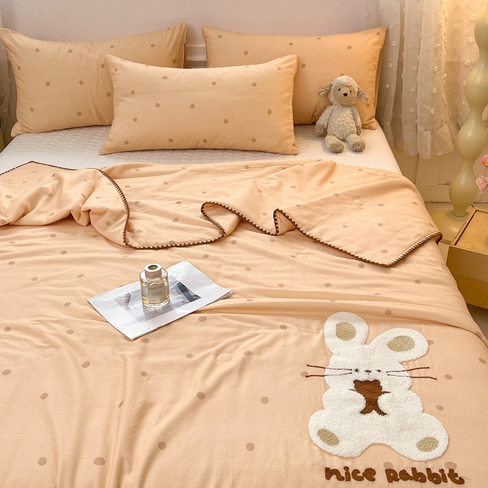 91家纺网 家纺一手货源 找家纺 一加一 2026新款全棉双层纱卡通毛巾绣大豆夏被夏凉被空调被-卡通生活 抱熊小兔