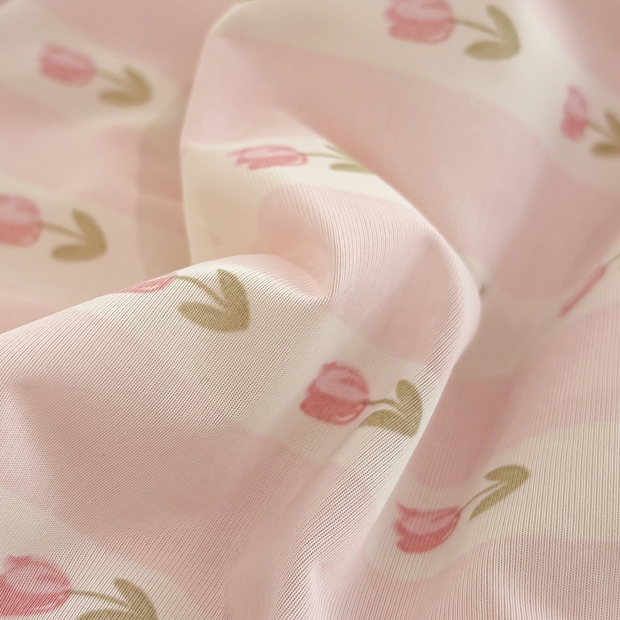 91家纺网 家纺一手货源 找家纺 优悦生活馆 2026新款花边款锦氨凉感丝夏被 粉黛