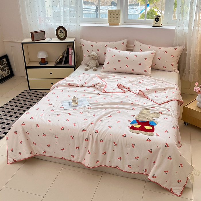 91家纺网 家纺一手货源 找家纺 一加一 2026新款全棉双层纱卡通毛巾绣大豆夏被夏凉被空调被-卡通生活 樱桃小兔