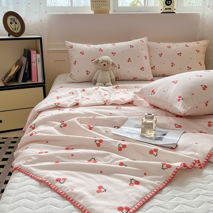 91家纺网 家纺一手货源 找家纺 一加一 2026新款全棉双层纱卡通毛巾绣大豆夏被夏凉被空调被-卡通生活 樱桃小兔