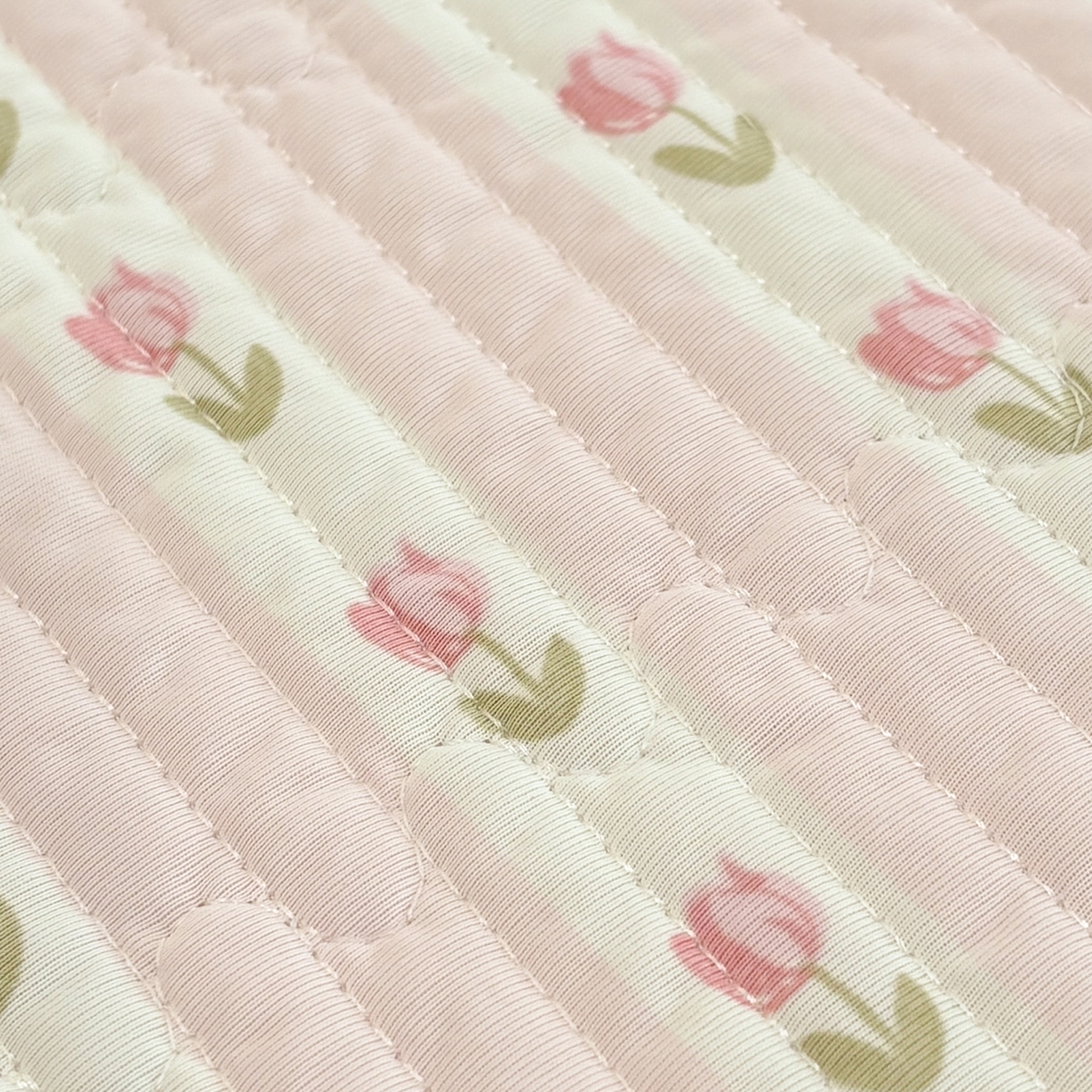 91家纺网 家纺一手货源 找家纺 优悦生活馆 2026新款花边款锦氨凉感丝夏被 粉黛