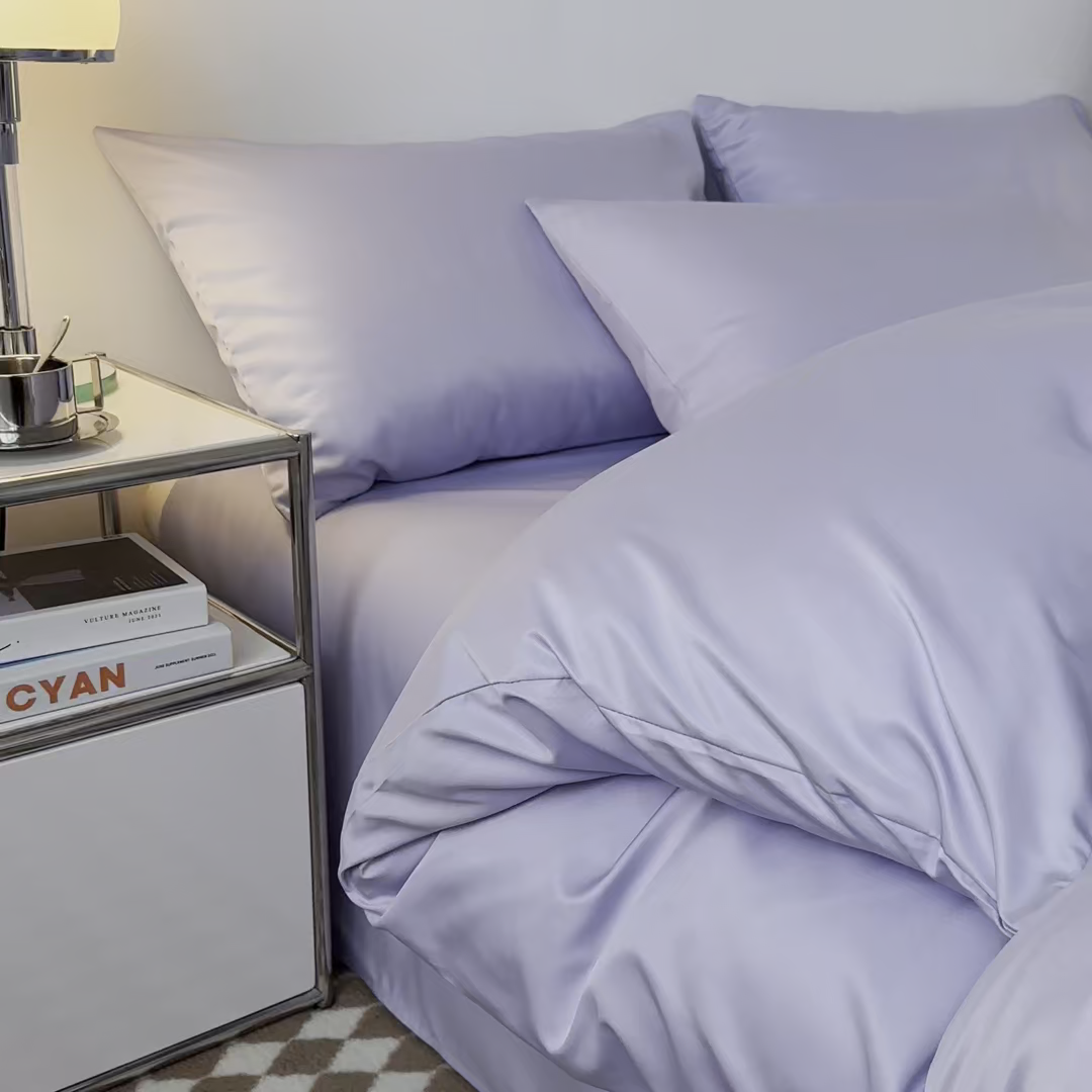 91家纺网 家纺一手货源 找家纺 缦绣阁家纺  2026新款夏季轻奢水洗冰丝四件套真丝简约纯色被罩被套学生宿舍三件套-洛可可系列 洛可可-淡雅紫