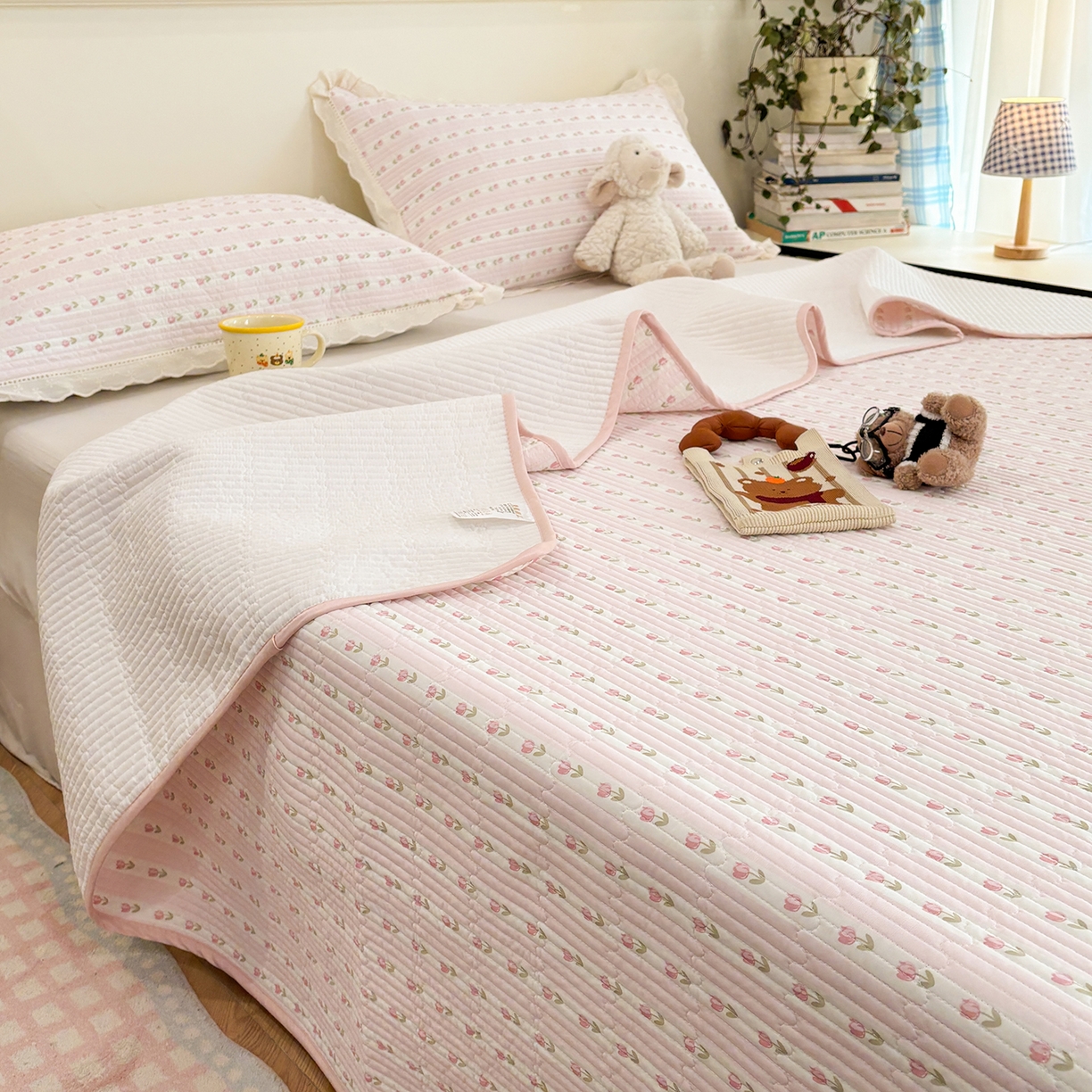 91家纺网 家纺一手货源 找家纺 优悦生活馆 2026新款花边款锦氨凉感丝夏被 粉黛