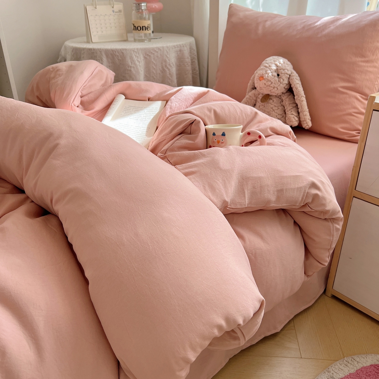 91家纺网 家纺一手货源 找家纺 缦绣阁家纺 2026新款亲肤水洗棉纯色四件套床单被罩被套单件学生宿舍上下铺单人三件套 纯色桃粉